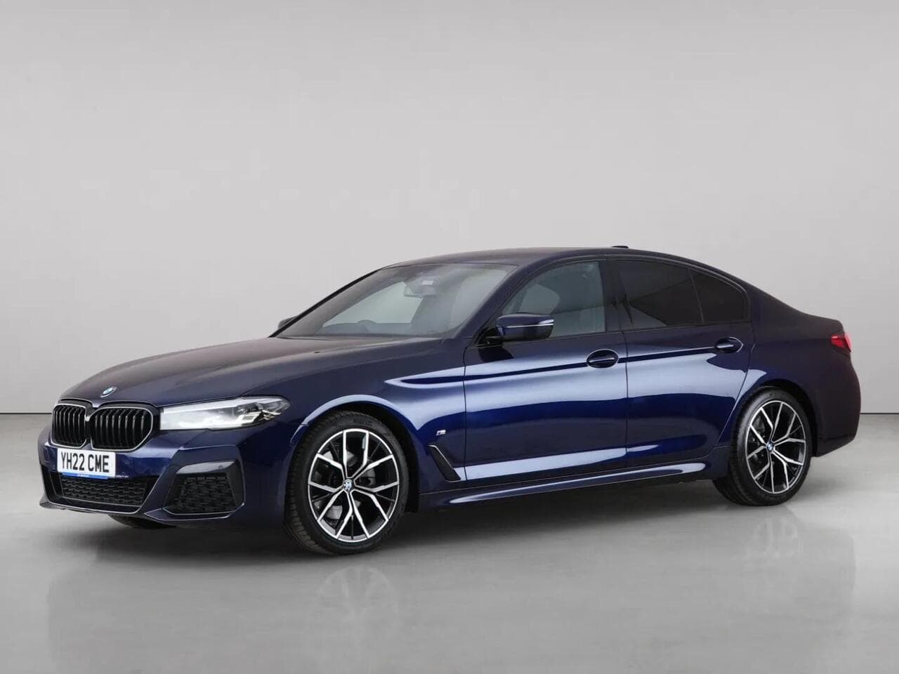 BMW 5 Series thumbnail Front Left