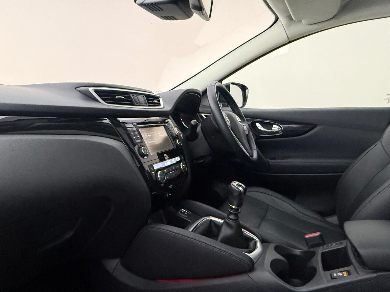 Nissan Qashqai thumbnail Interior Front