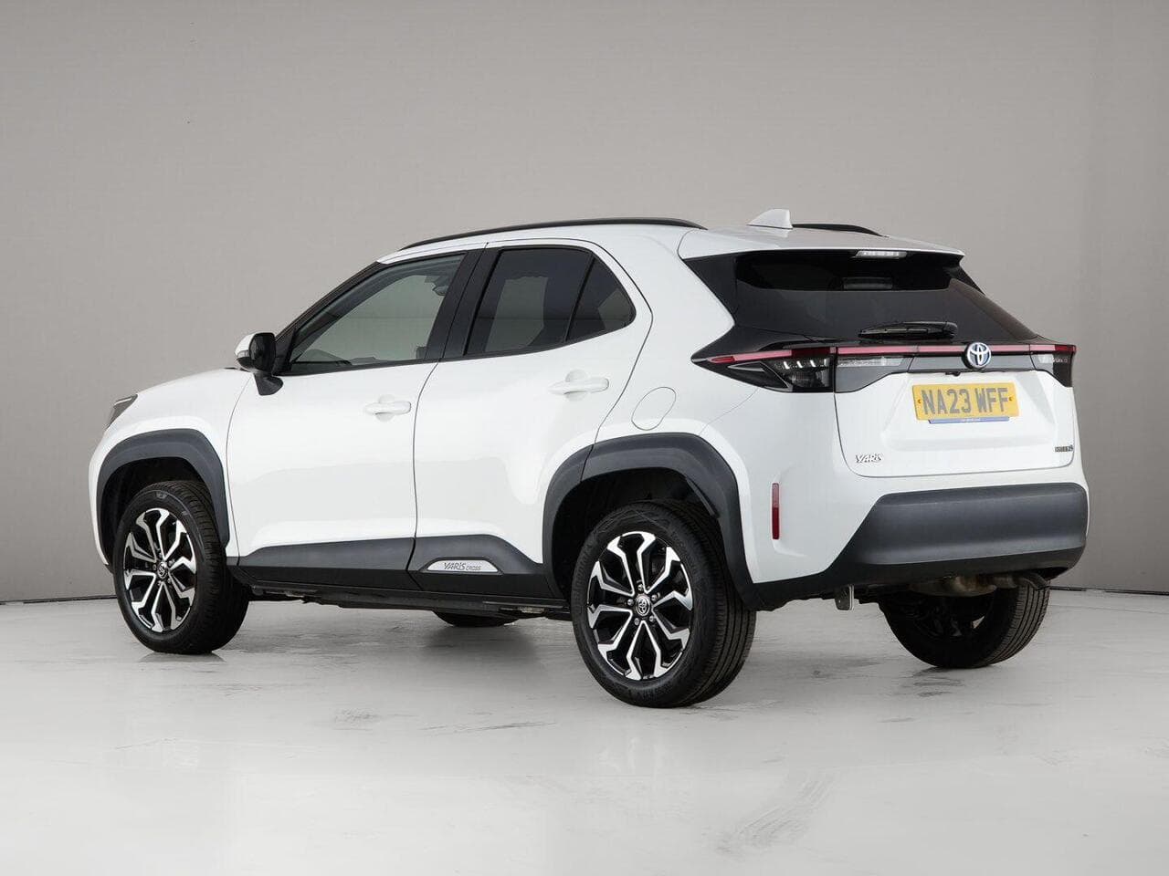 Toyota Yaris Cross thumbnail Rear Left