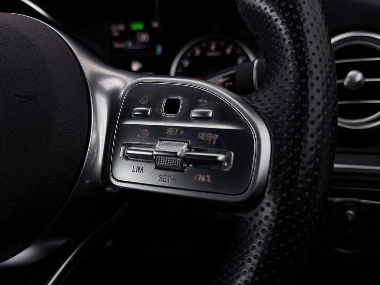 Mercedes-Benz C Class thumbnail Misc Controls