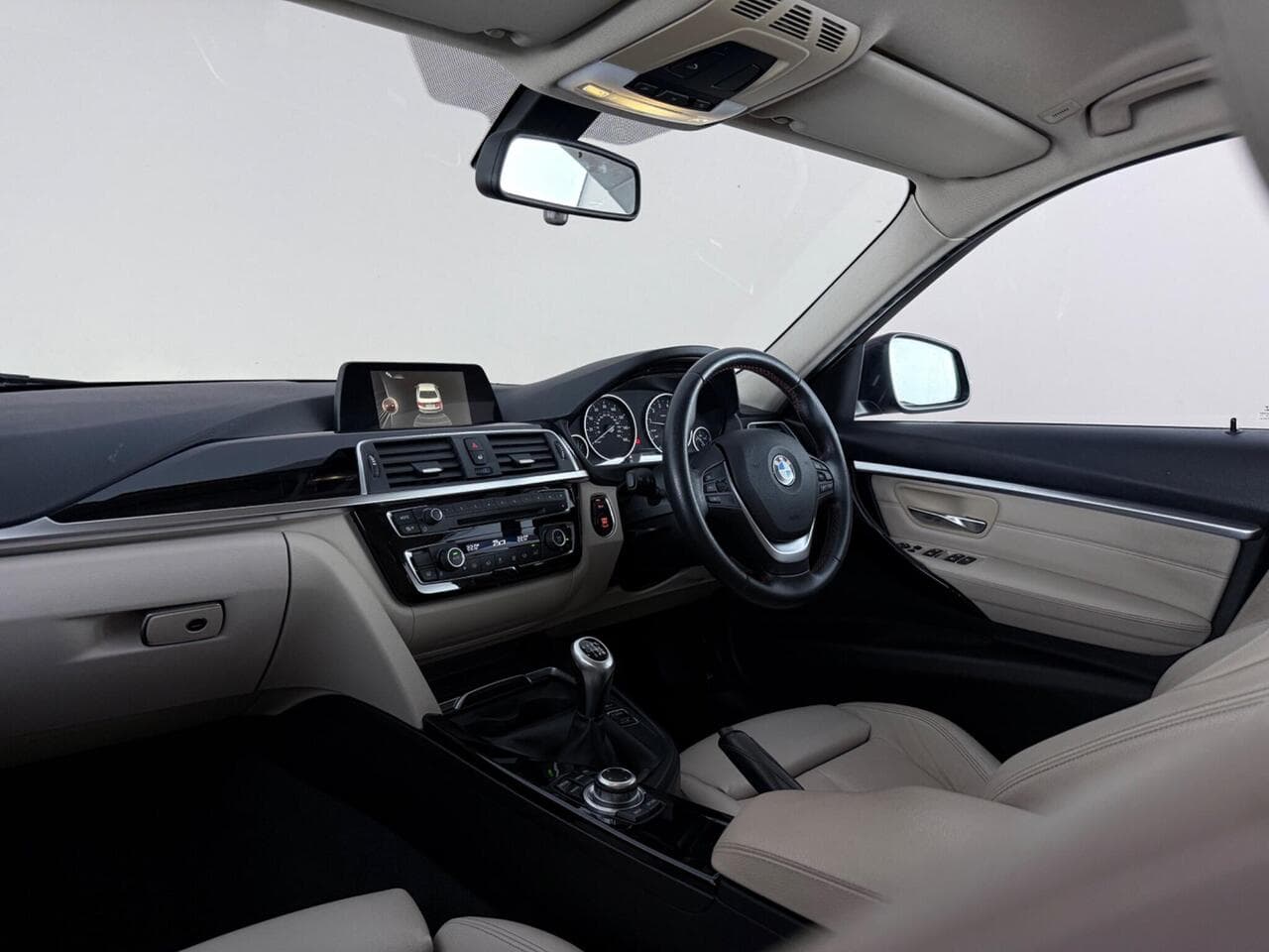 BMW 3 Series thumbnail Interior Front