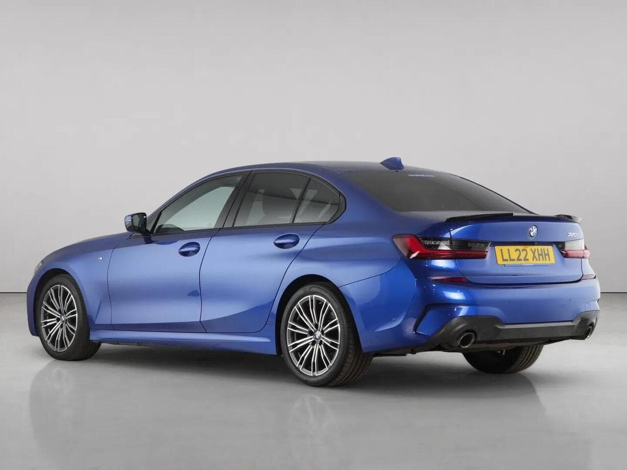 BMW 3 Series thumbnail Rear Left