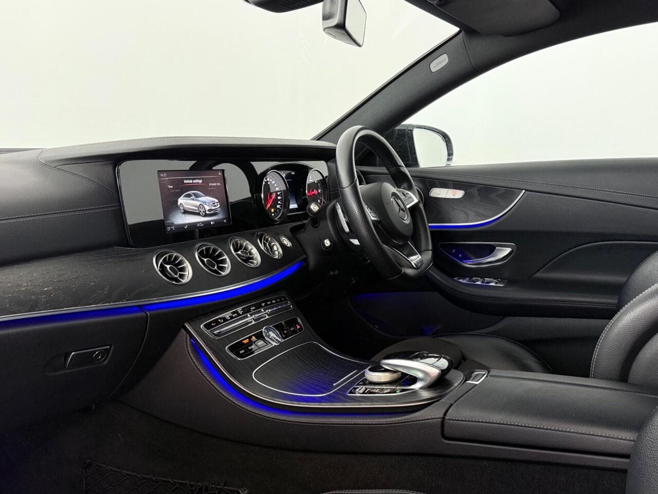 Mercedes-Benz E Class thumbnail Interior Front