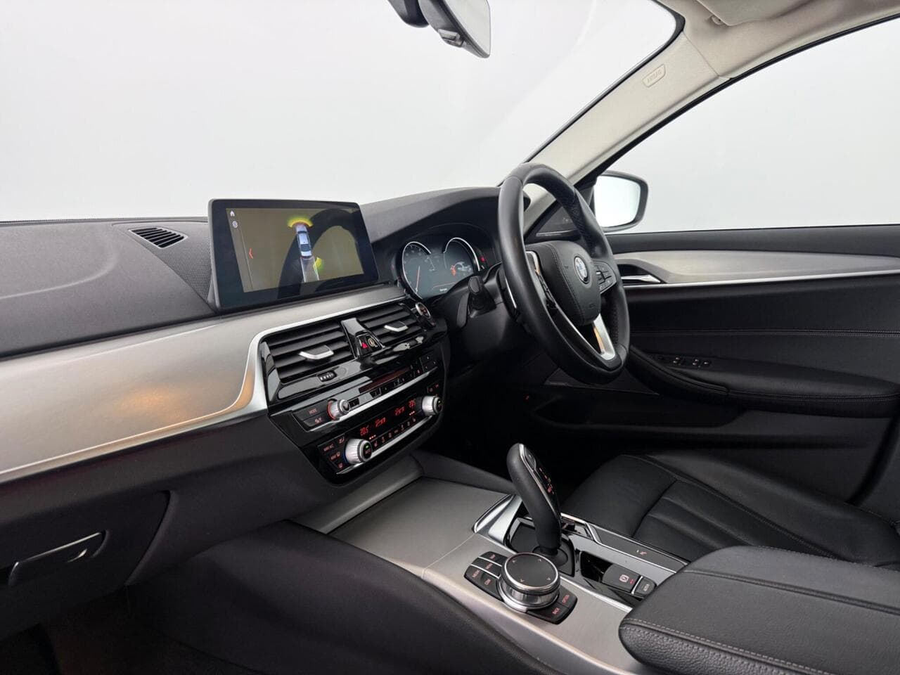 BMW 5 Series thumbnail Interior Front