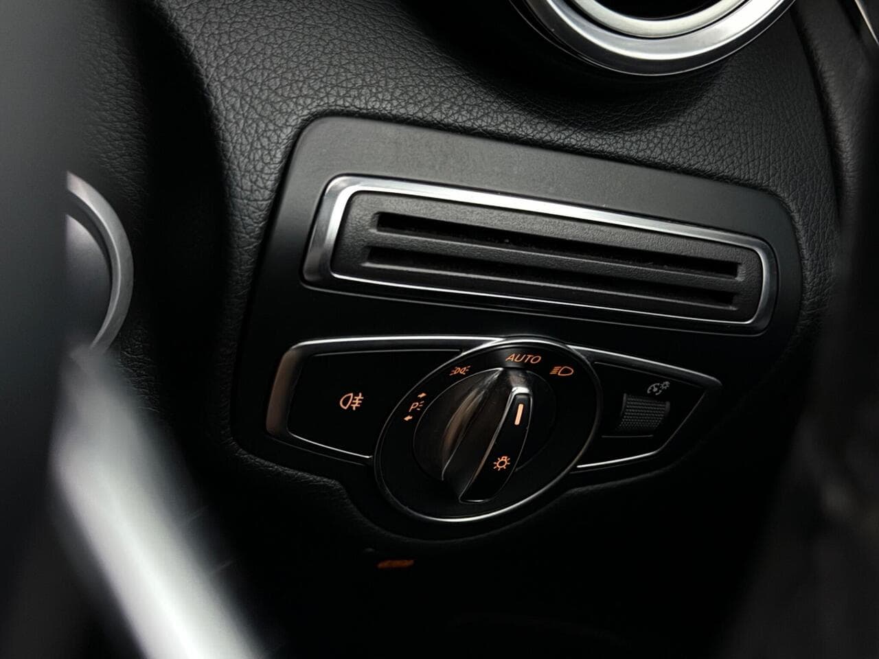 Mercedes-Benz GLC thumbnail Misc Controls