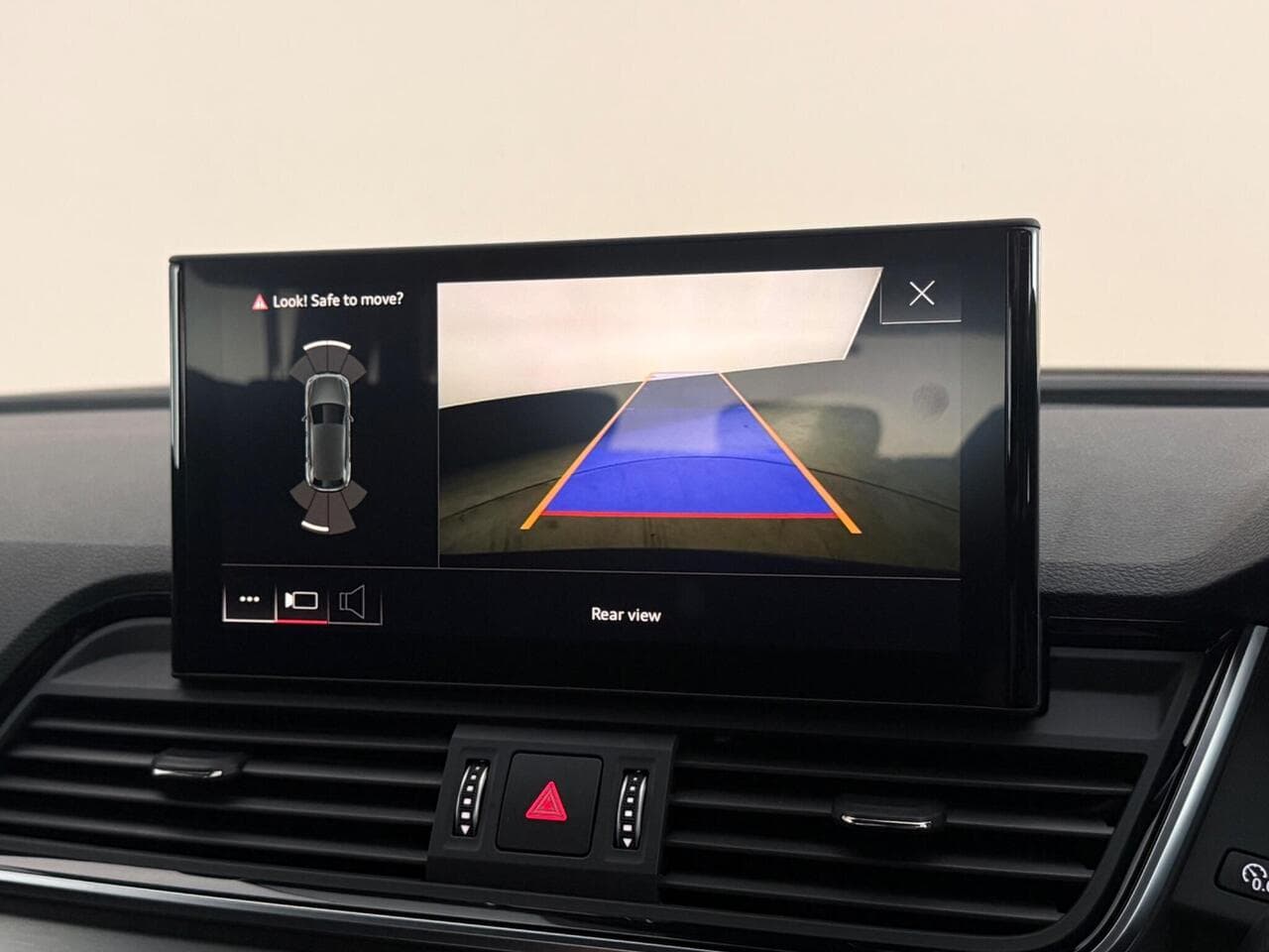 Audi Q5 thumbnail Infotainment System