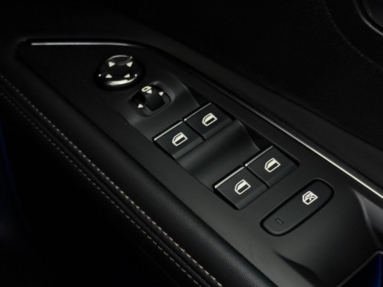 Peugeot 5008 thumbnail Misc Controls
