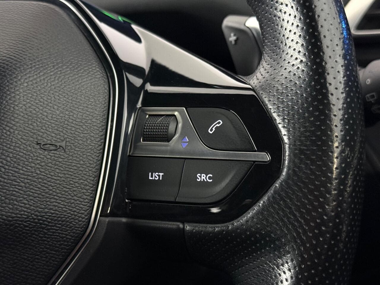 Peugeot 3008 thumbnail Misc Controls
