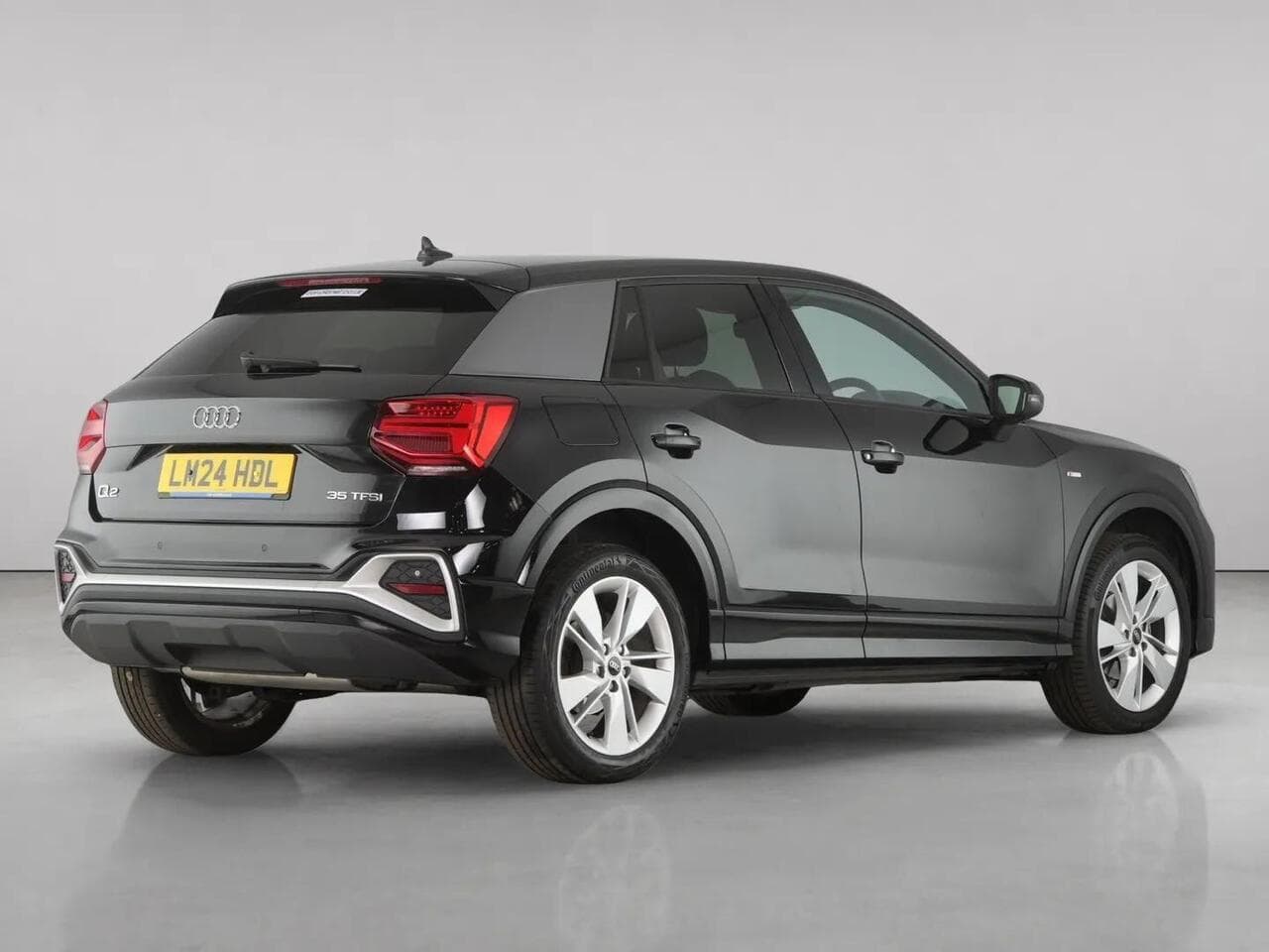 Audi Q2 thumbnail Rear Right