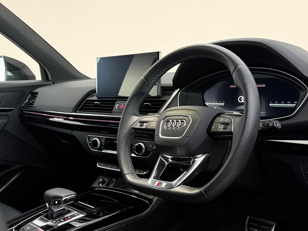 Audi Q5 thumbnail Interior Front