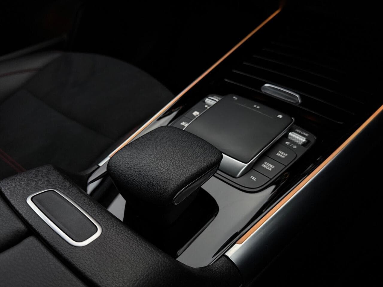 Mercedes-Benz GLA thumbnail Misc Controls