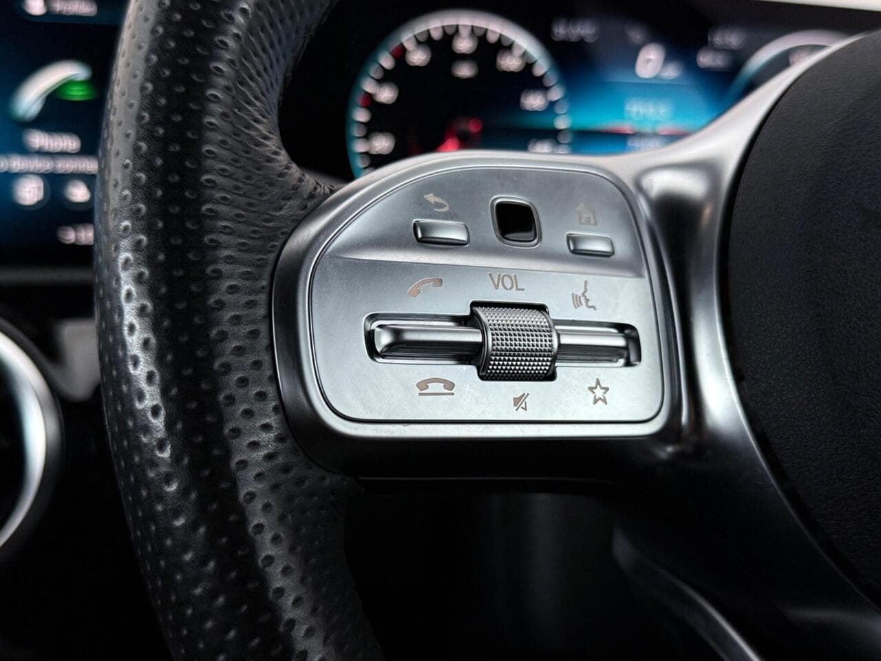 Mercedes-Benz CLA thumbnail Misc Controls