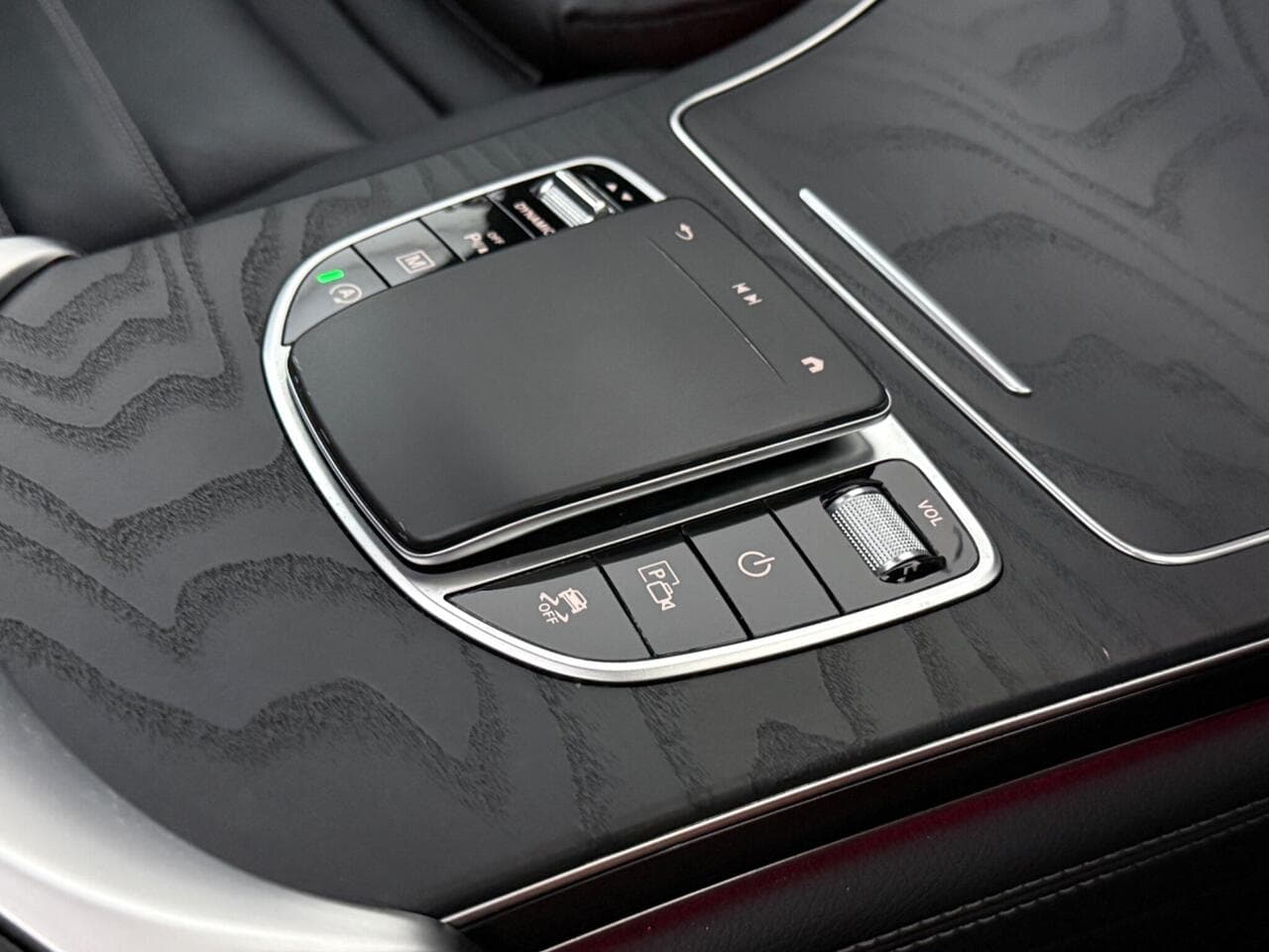 Mercedes-Benz GLC thumbnail Misc Controls