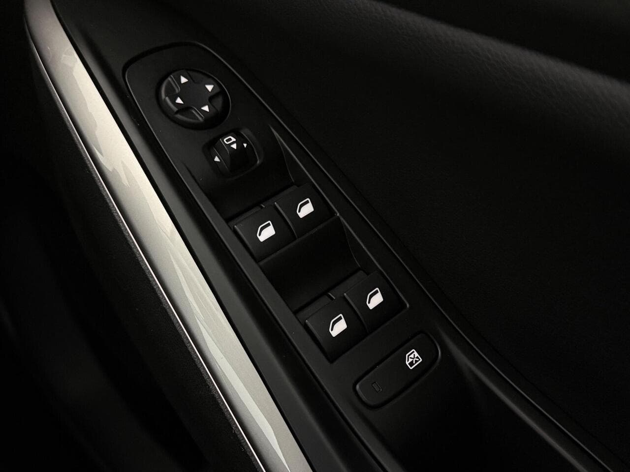 Vauxhall Grandland thumbnail Misc Controls