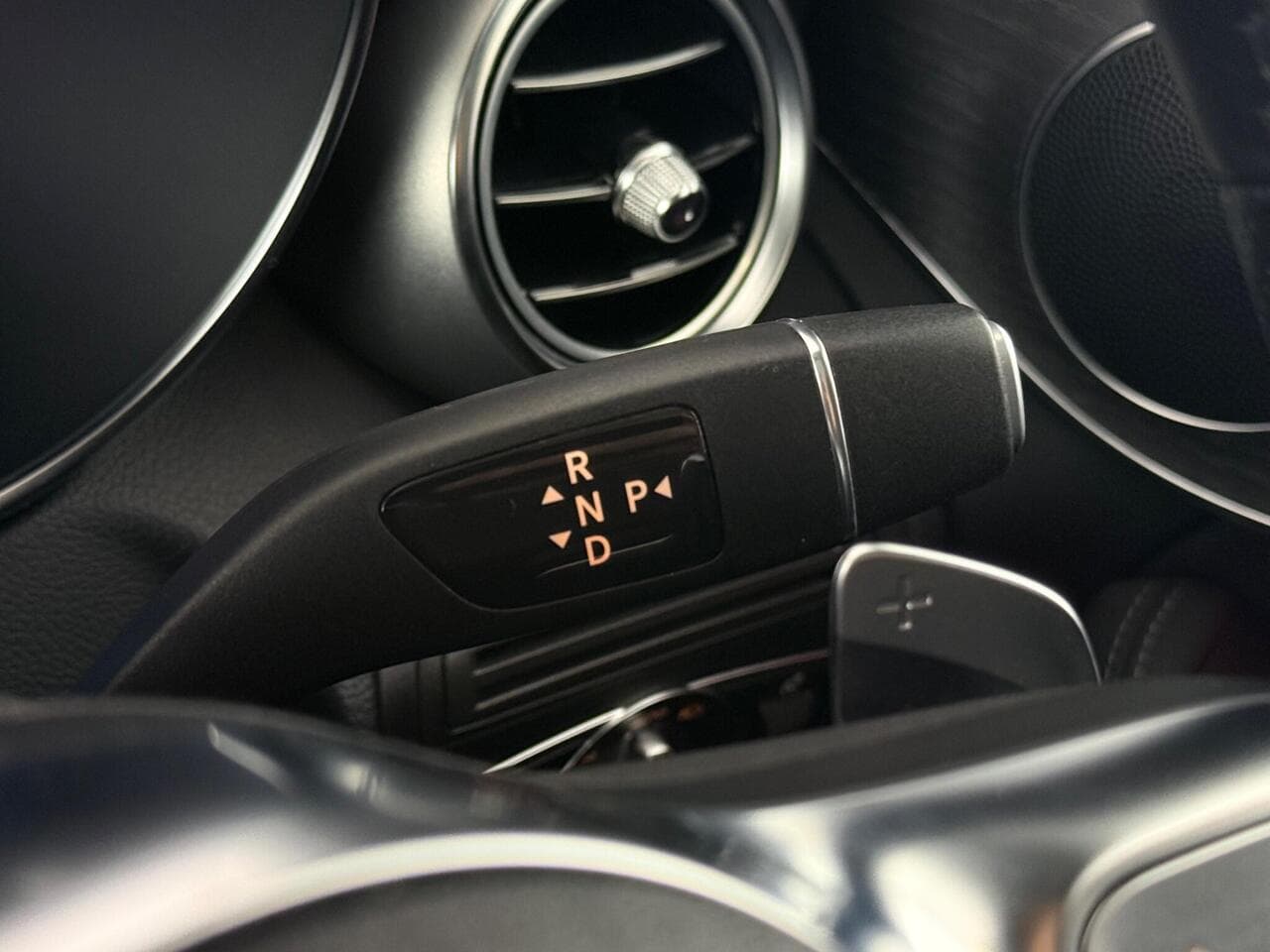 Mercedes-Benz GLC thumbnail Misc Controls