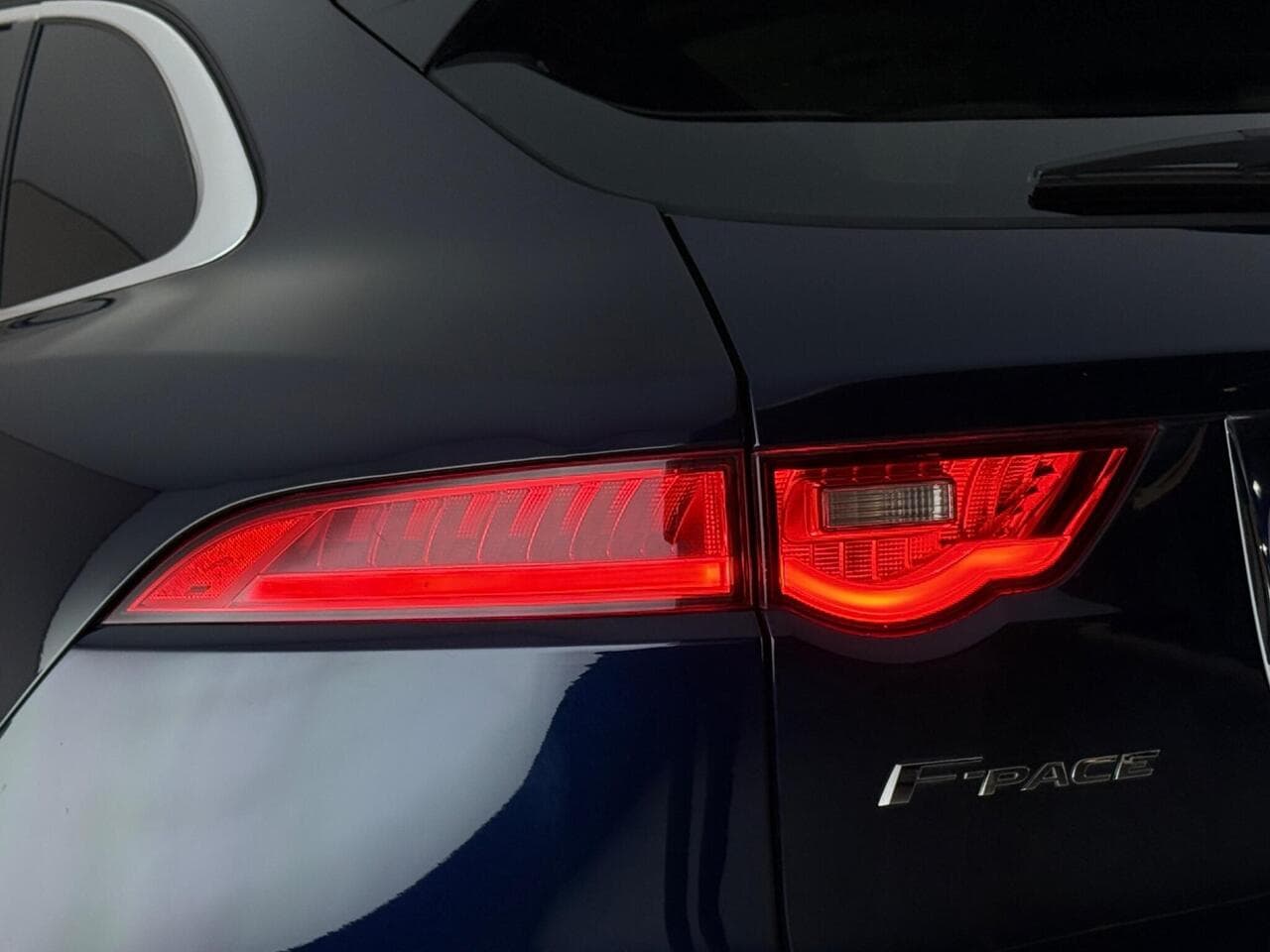 Jaguar F-PACE thumbnail Lights Rear