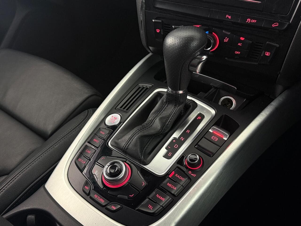 Audi Q5 thumbnail Interior Front