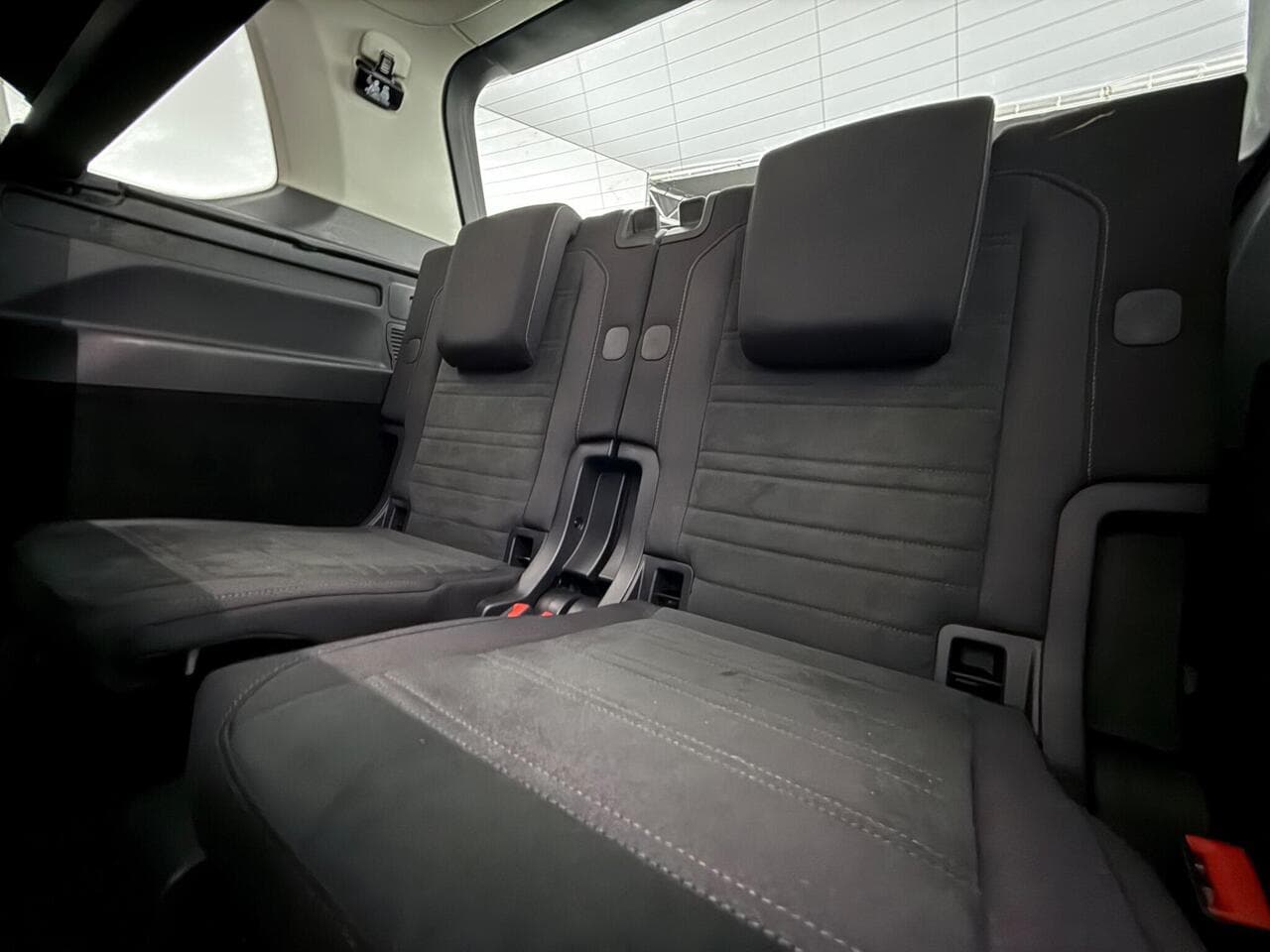 Volkswagen Touran thumbnail Seats Rear