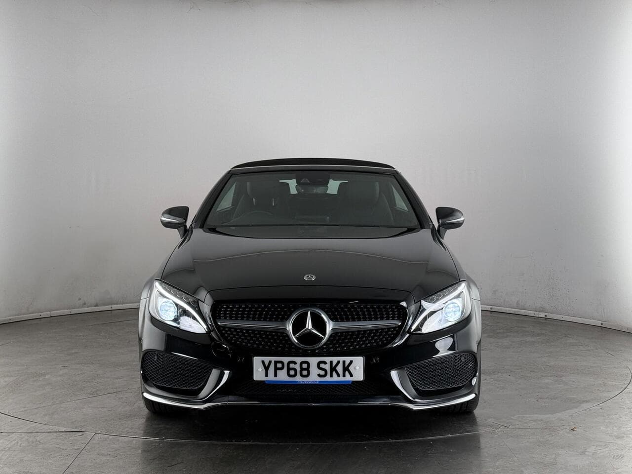 Mercedes-Benz C Class thumbnail Front