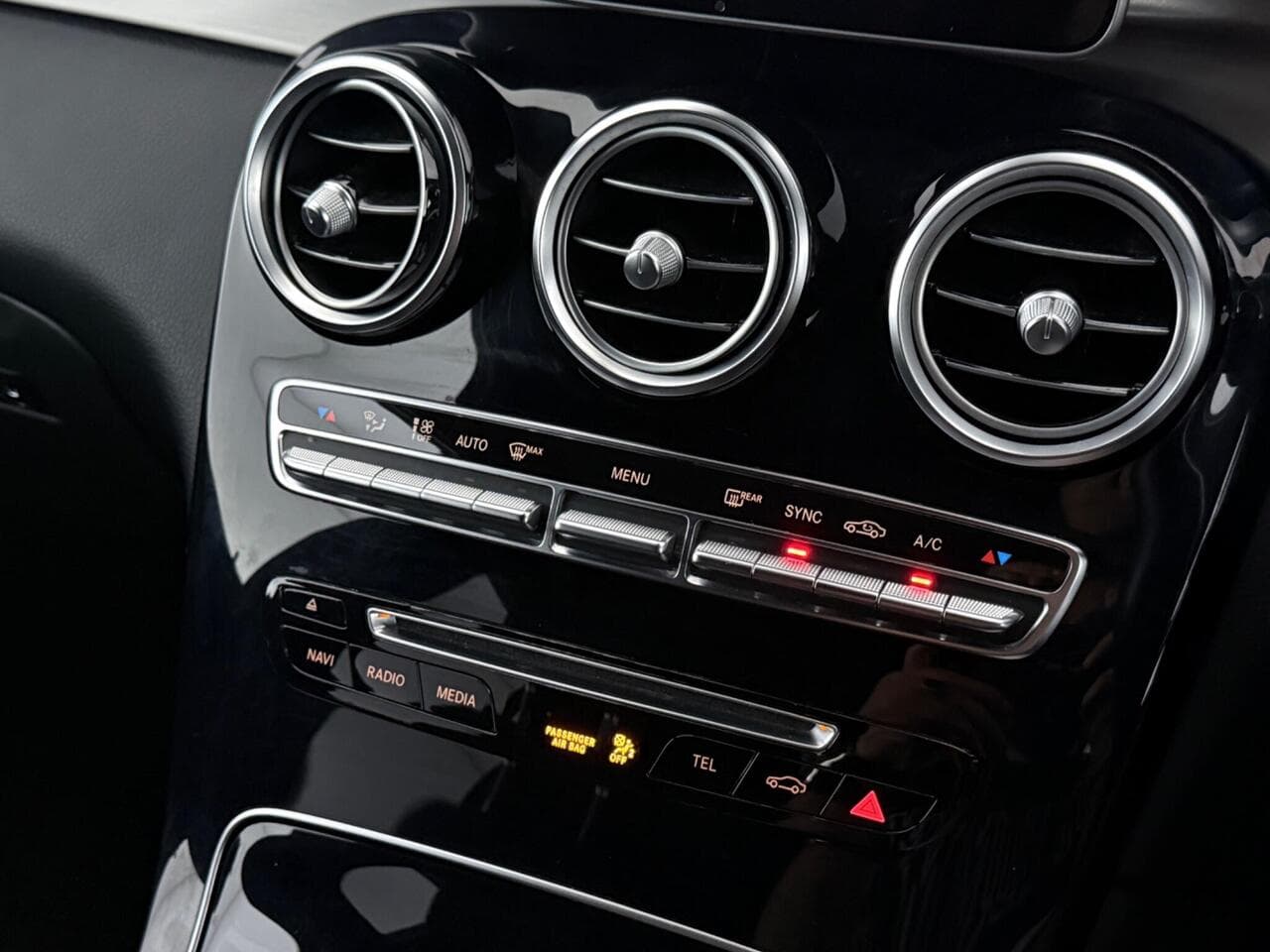 Mercedes-Benz GLC thumbnail Interior Front
