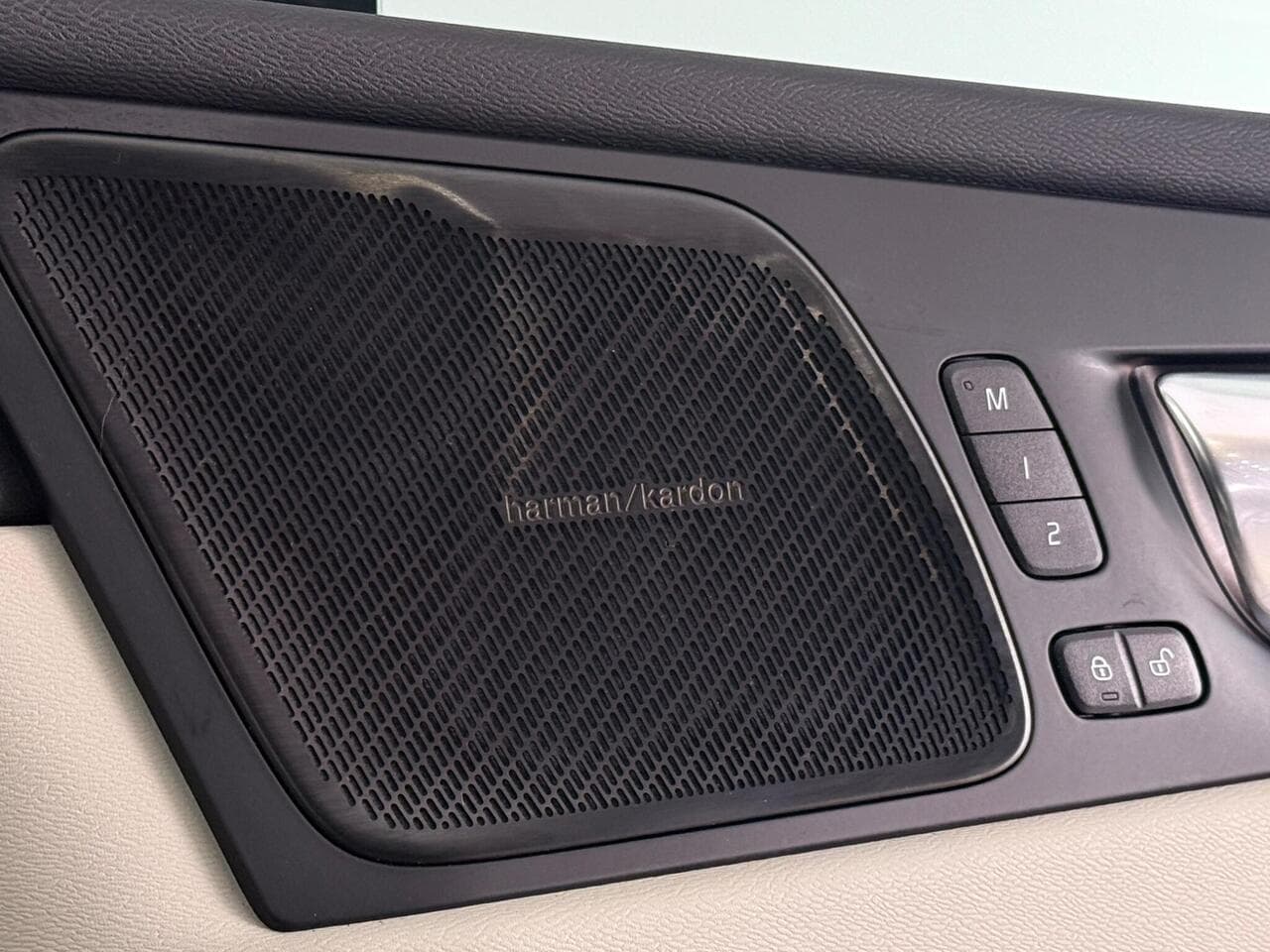 Volvo XC60 thumbnail Misc Controls