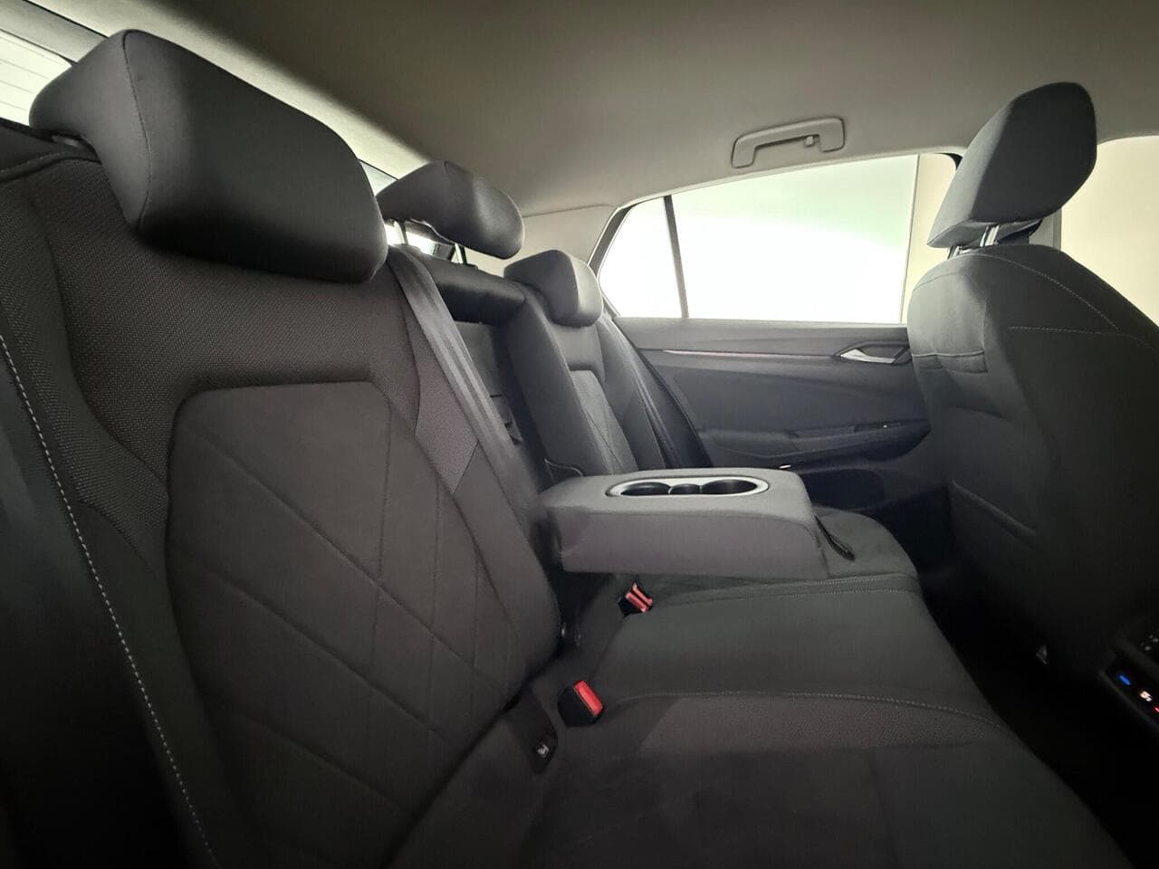 Volkswagen Golf thumbnail Seats Rear