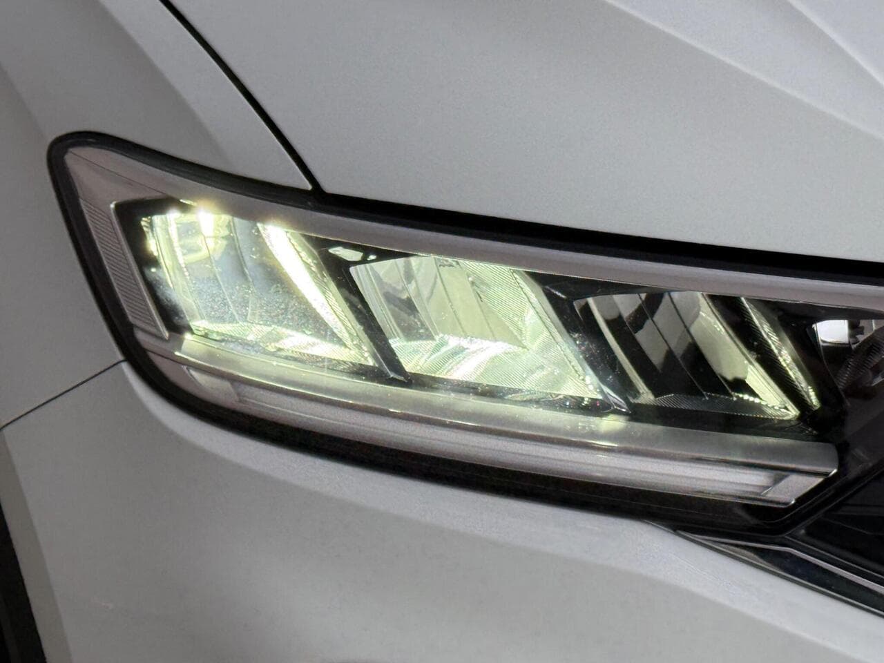 Volkswagen T-Roc thumbnail Lights Front