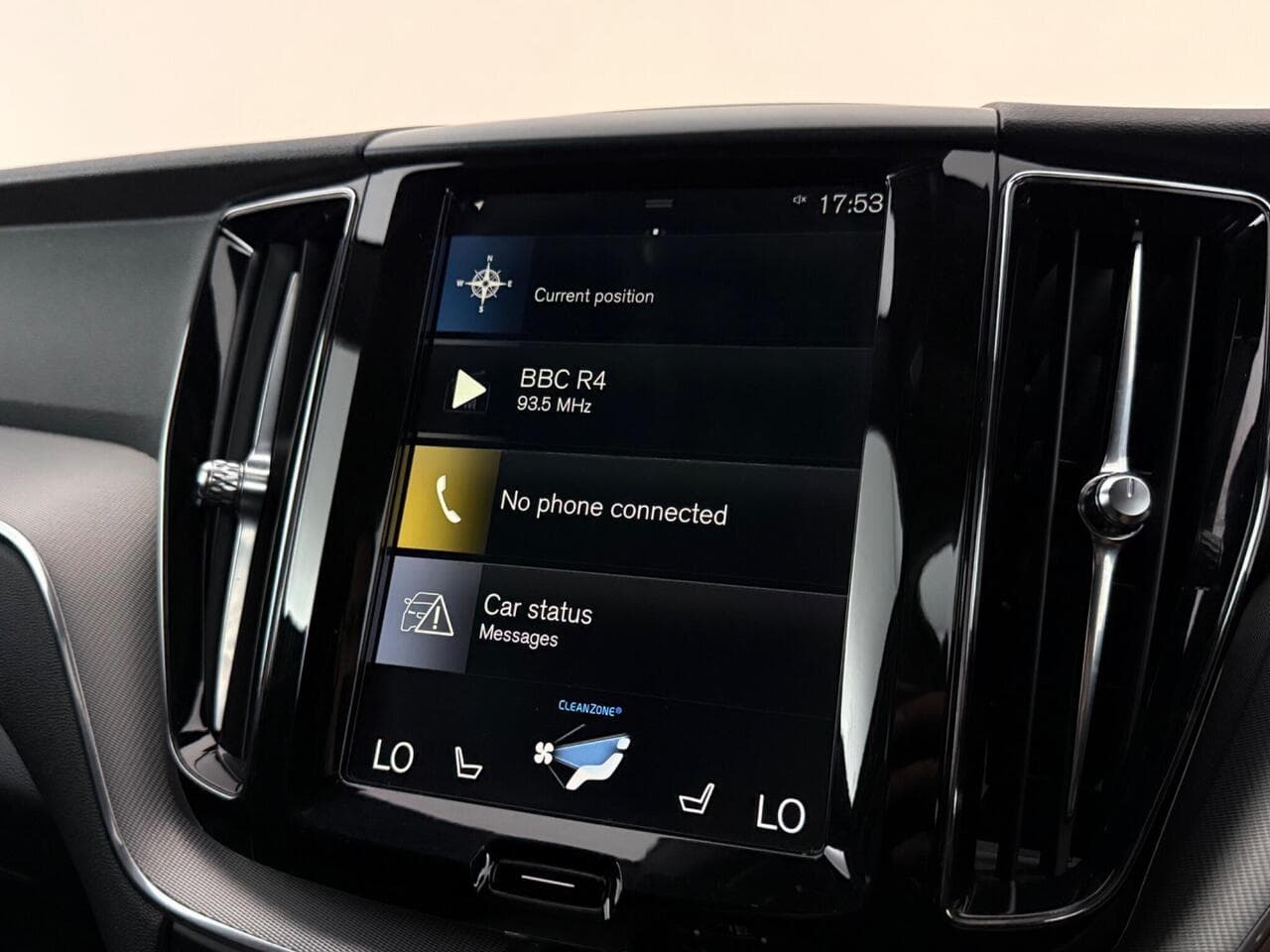 Volvo XC60 thumbnail Infotainment System