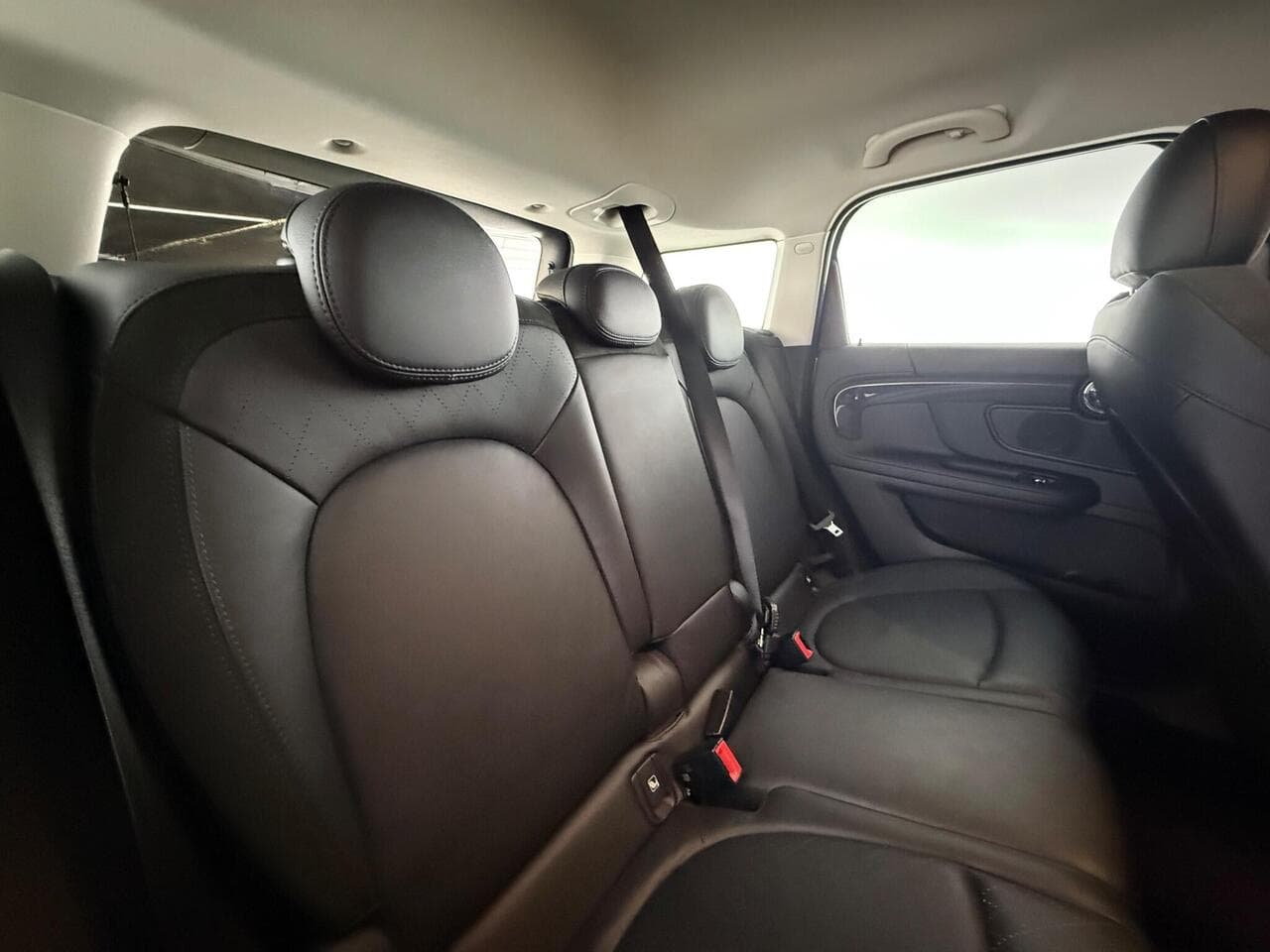 MINI Countryman thumbnail Seats Rear