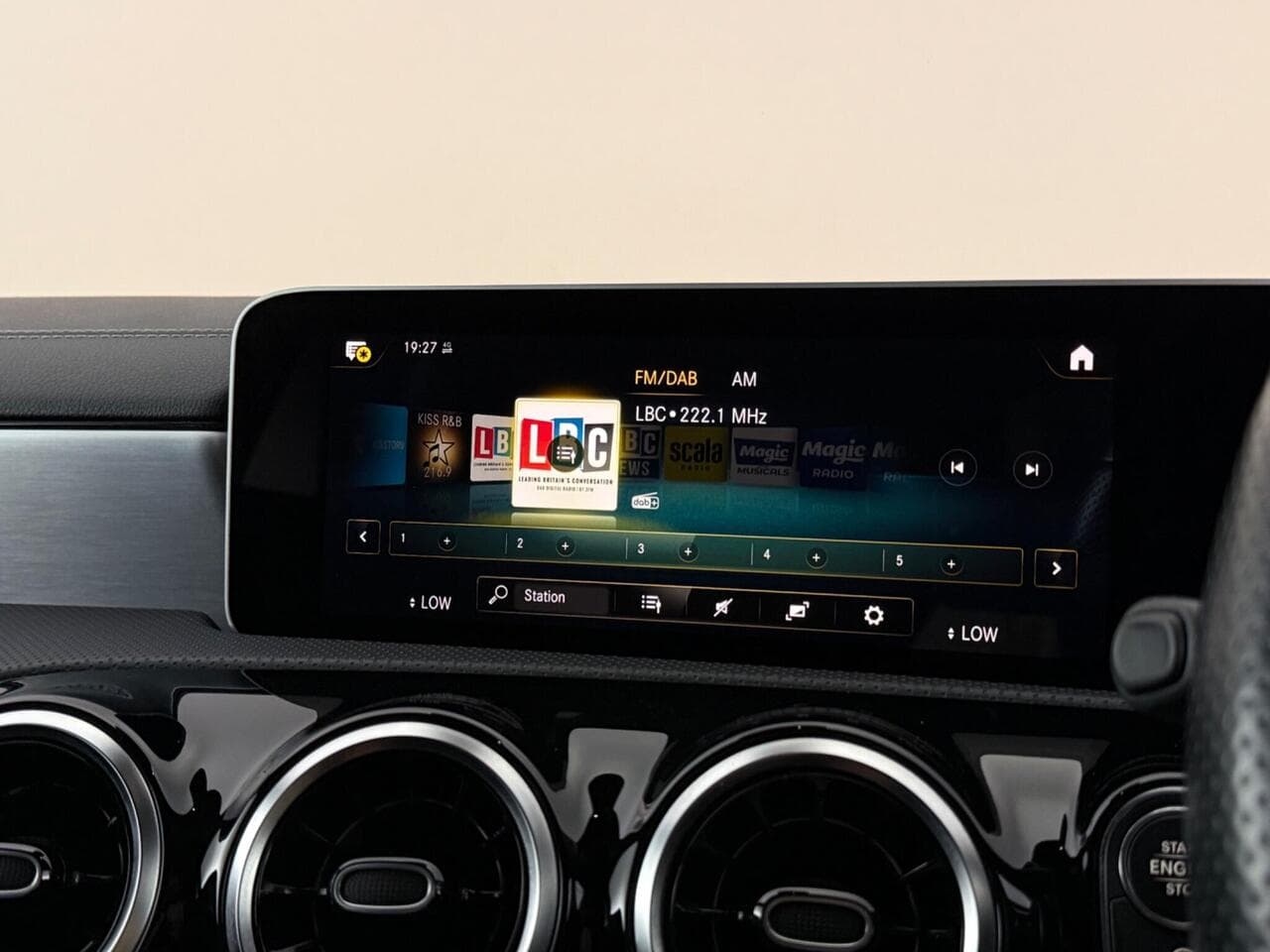 Mercedes-Benz CLA thumbnail Infotainment System