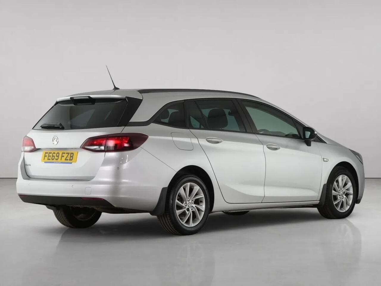 Vauxhall Astra thumbnail Rear Right