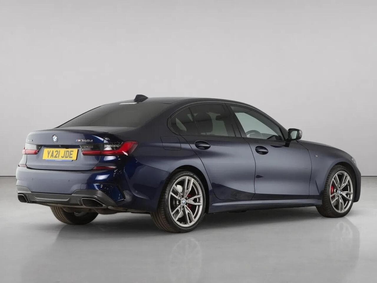 BMW 3 Series thumbnail Rear Right