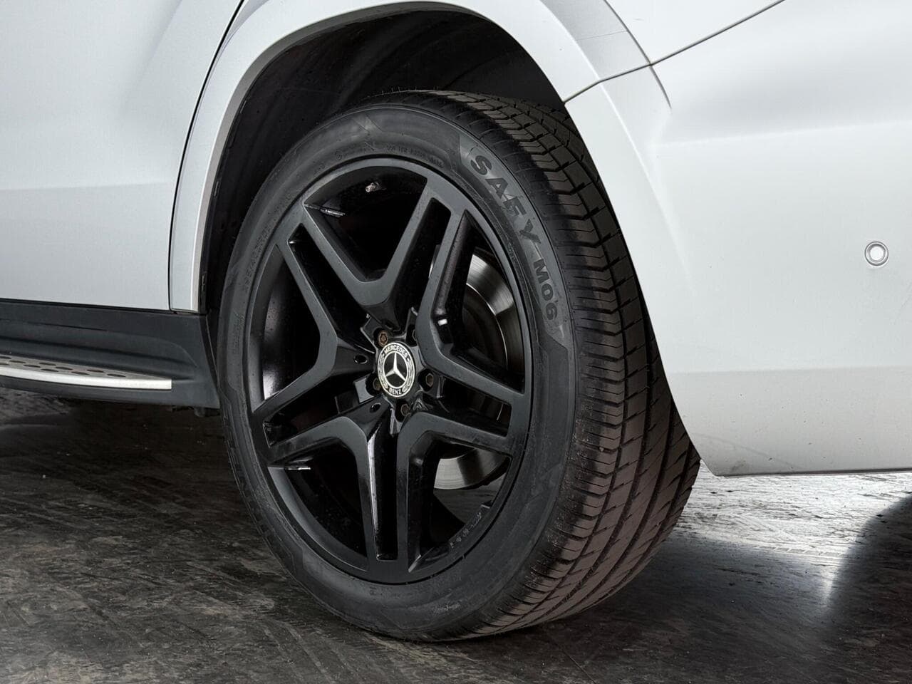 Mercedes-Benz GLS thumbnail Wheel