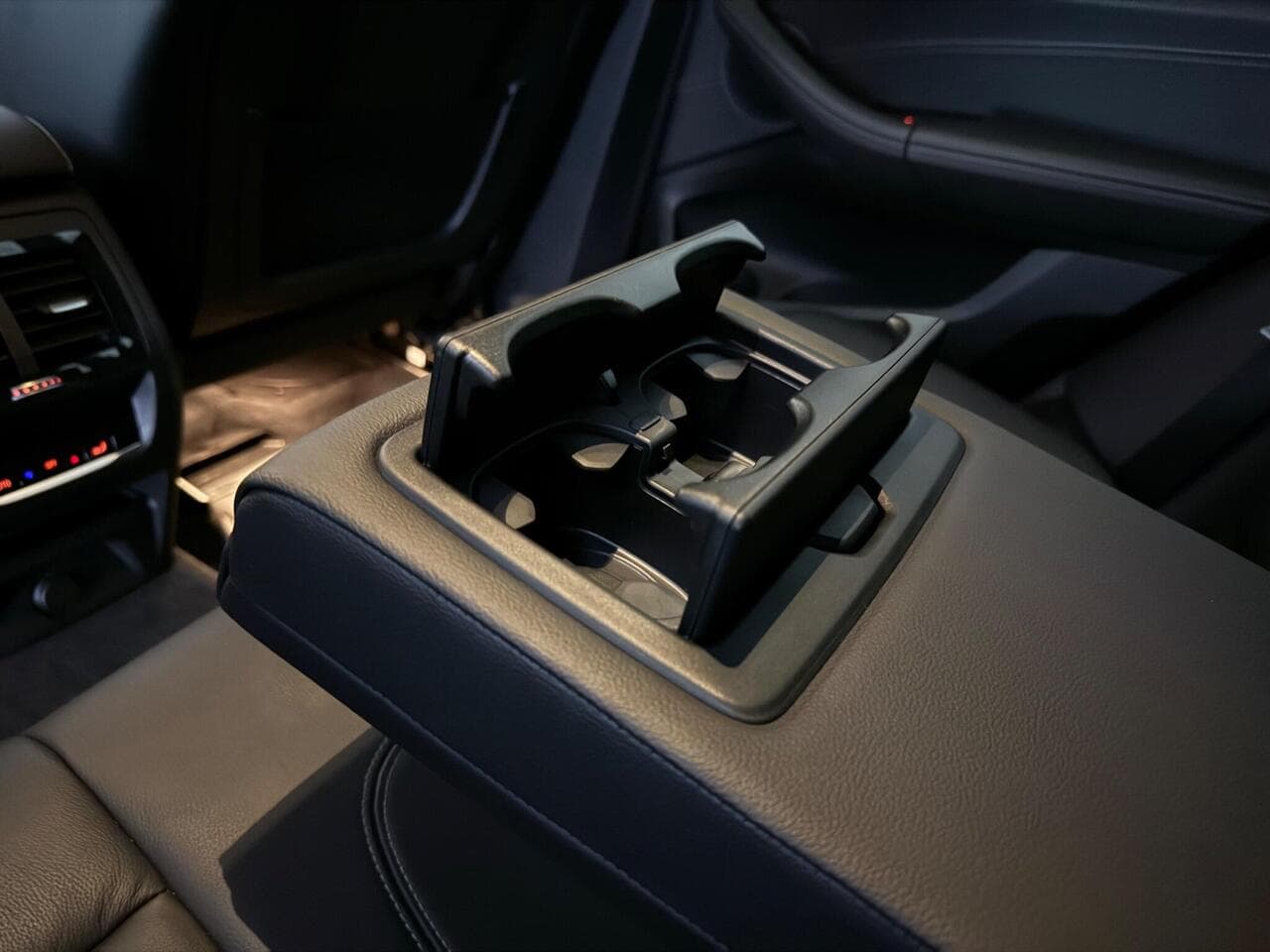 BMW X3 thumbnail Interior Front