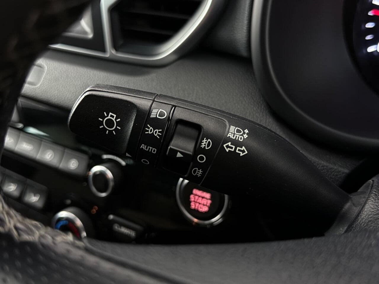 Kia Sportage thumbnail Misc Controls