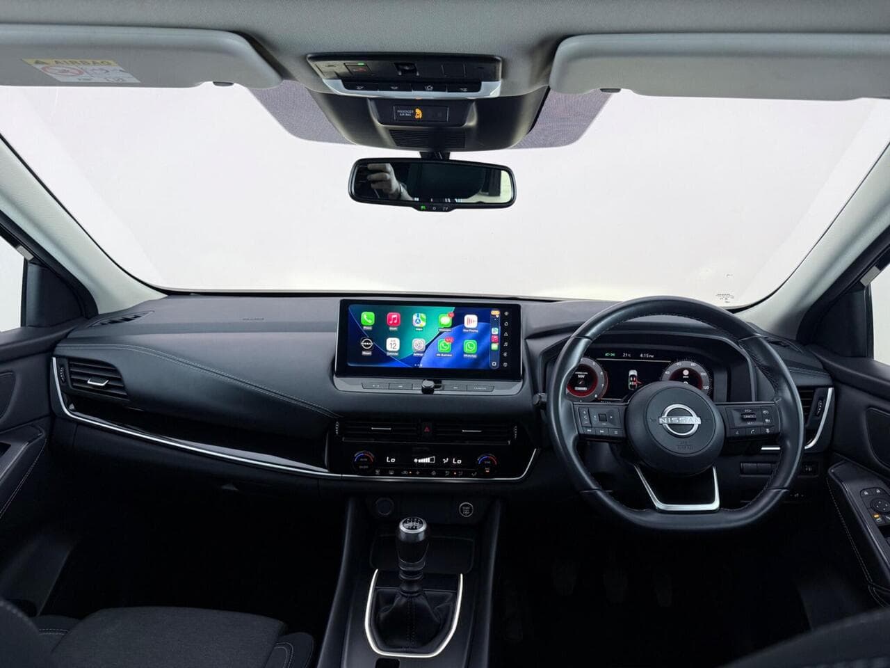Nissan Qashqai thumbnail Interior Front