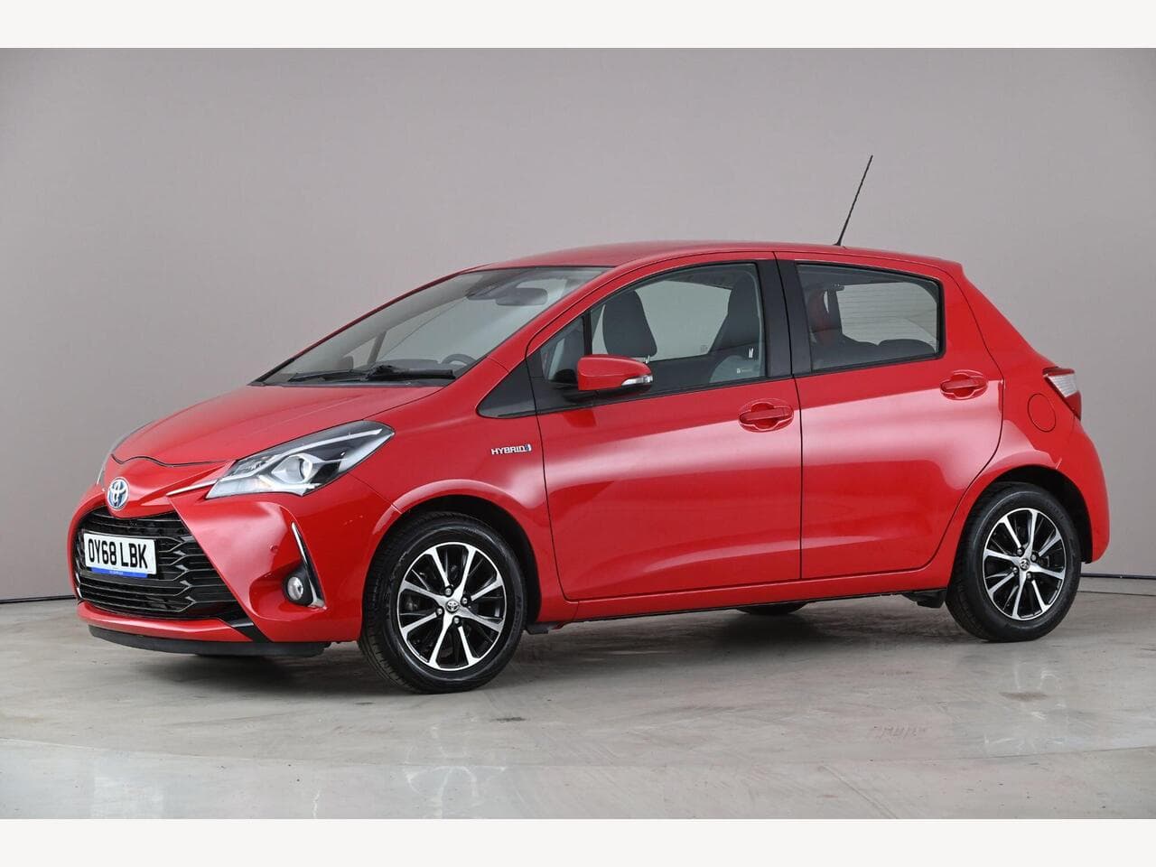 Toyota Yaris thumbnail Front Left