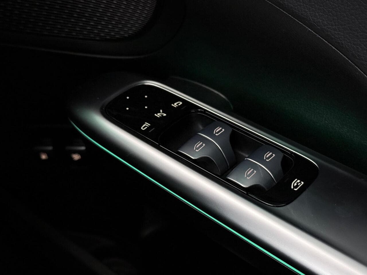 Mercedes-Benz C Class thumbnail Misc Controls