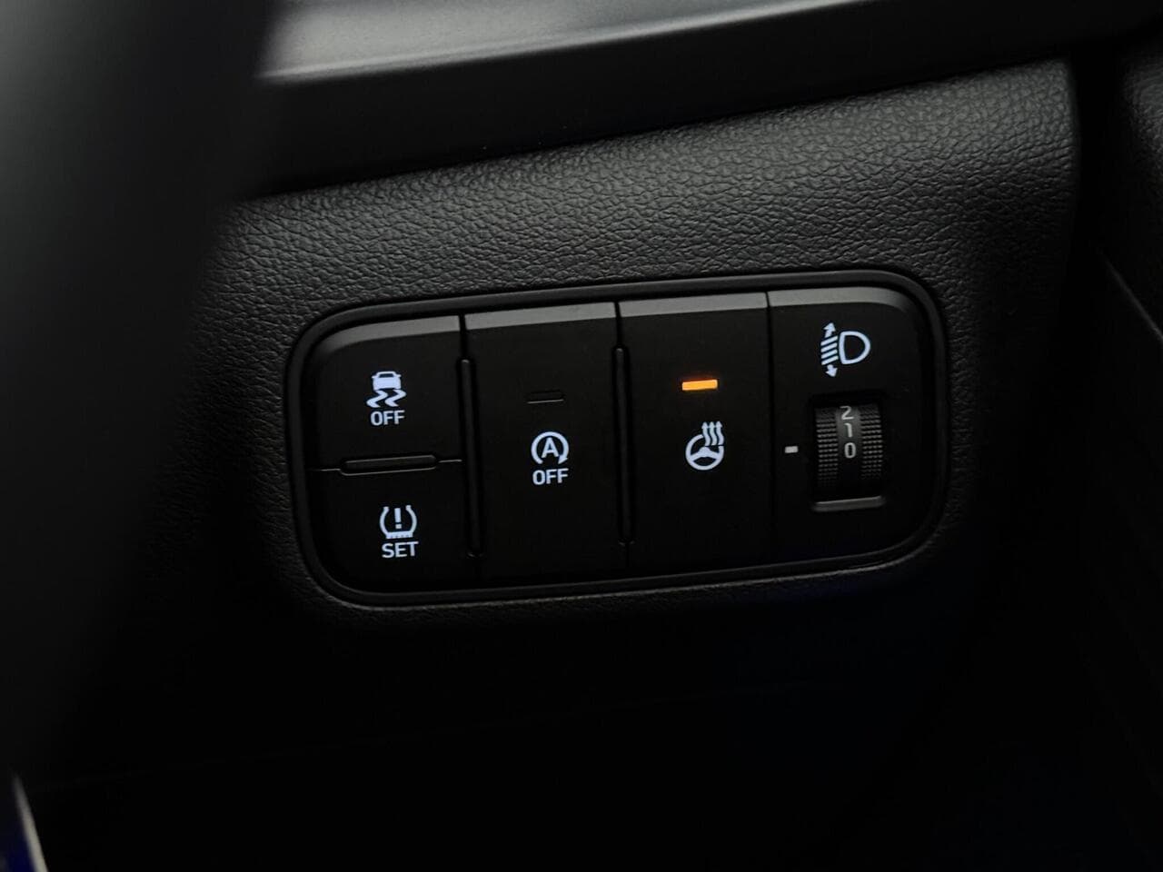 Hyundai BAYON thumbnail Misc Controls