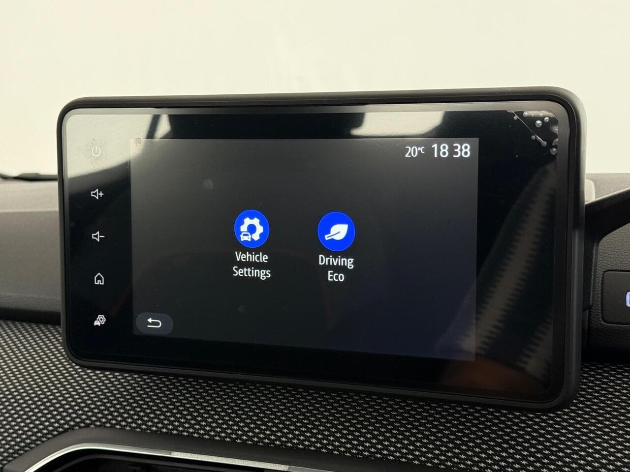 Dacia Sandero Stepway thumbnail Infotainment System