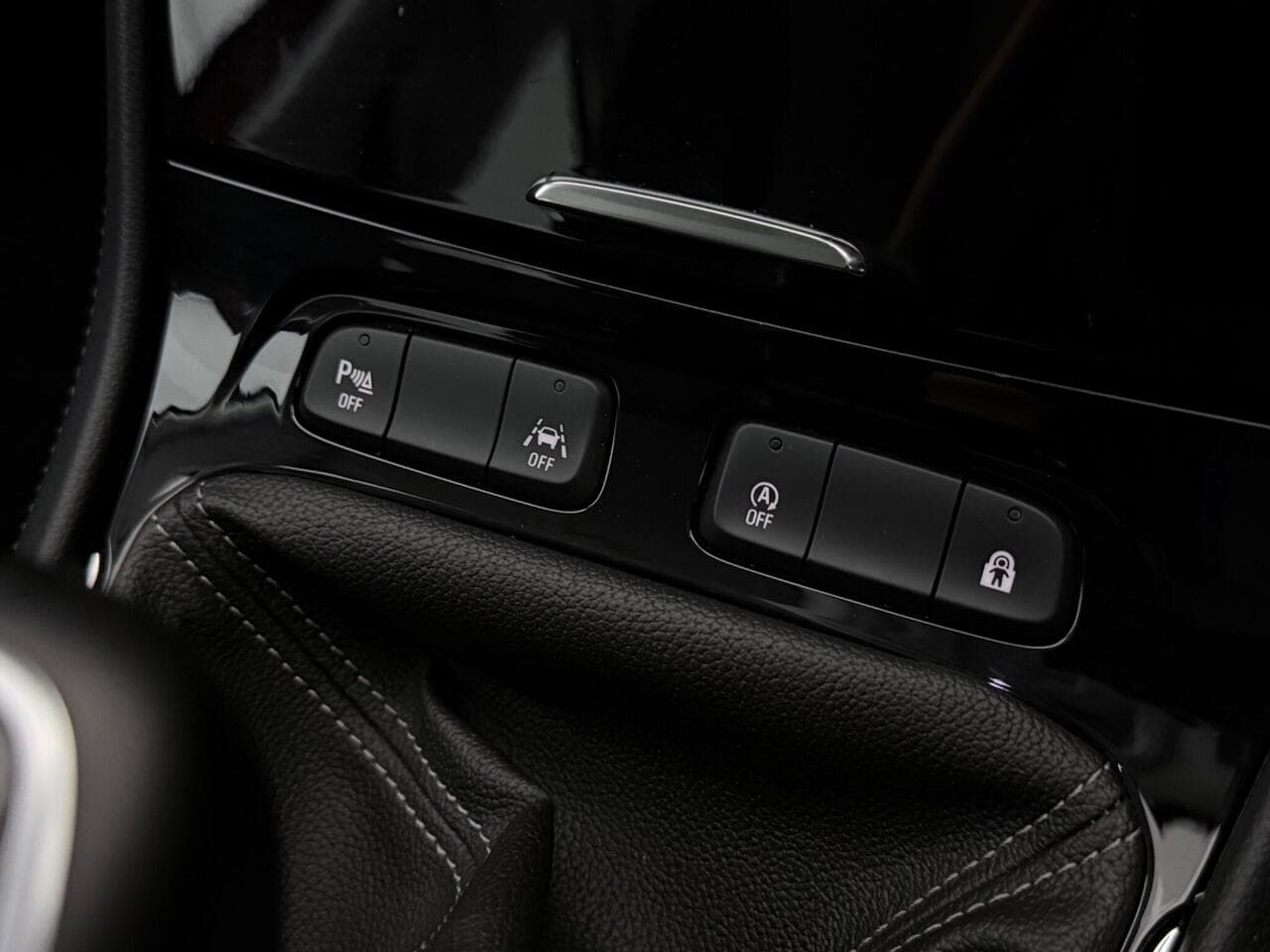 Vauxhall Grandland thumbnail Misc Controls