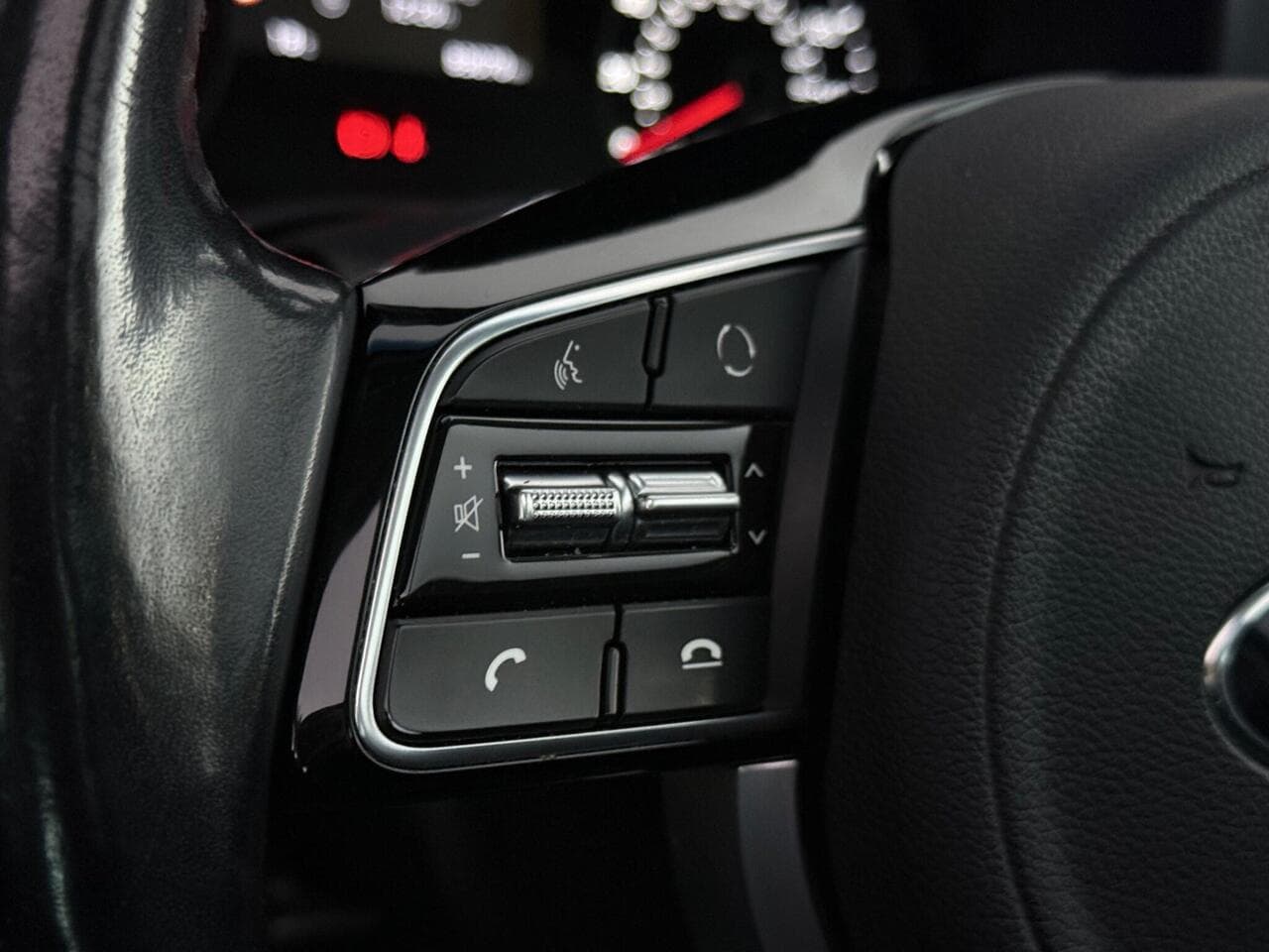 Kia Sportage thumbnail Misc Controls