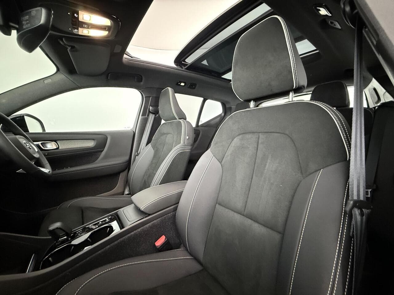 Volvo XC40 thumbnail Seat Front Passenger