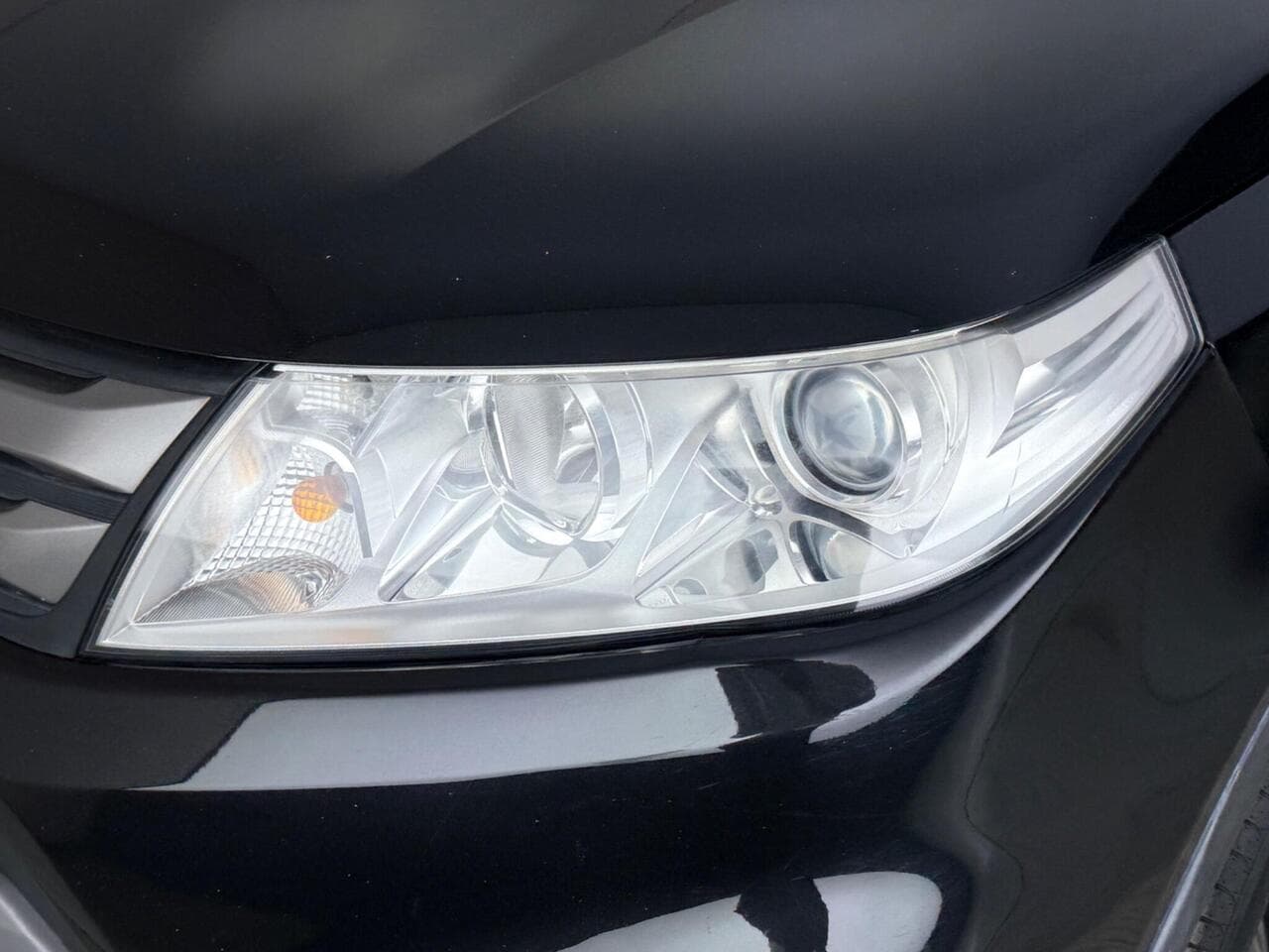 Suzuki Vitara thumbnail Lights Front