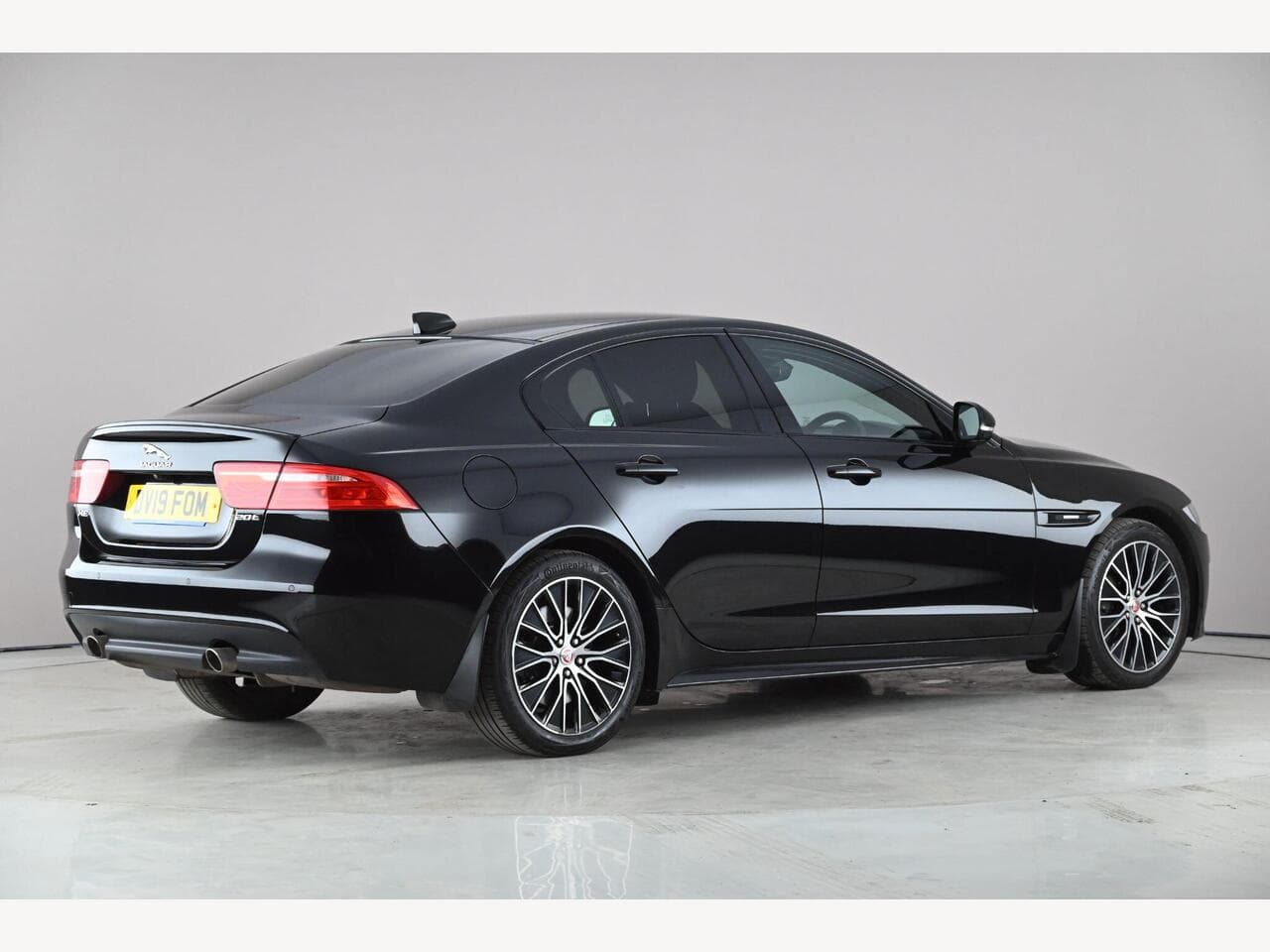 Jaguar XE thumbnail Rear Right