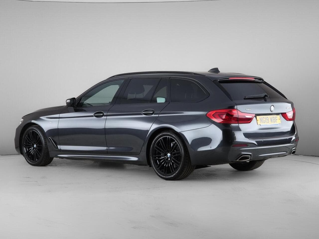 BMW 5 Series thumbnail Rear Left