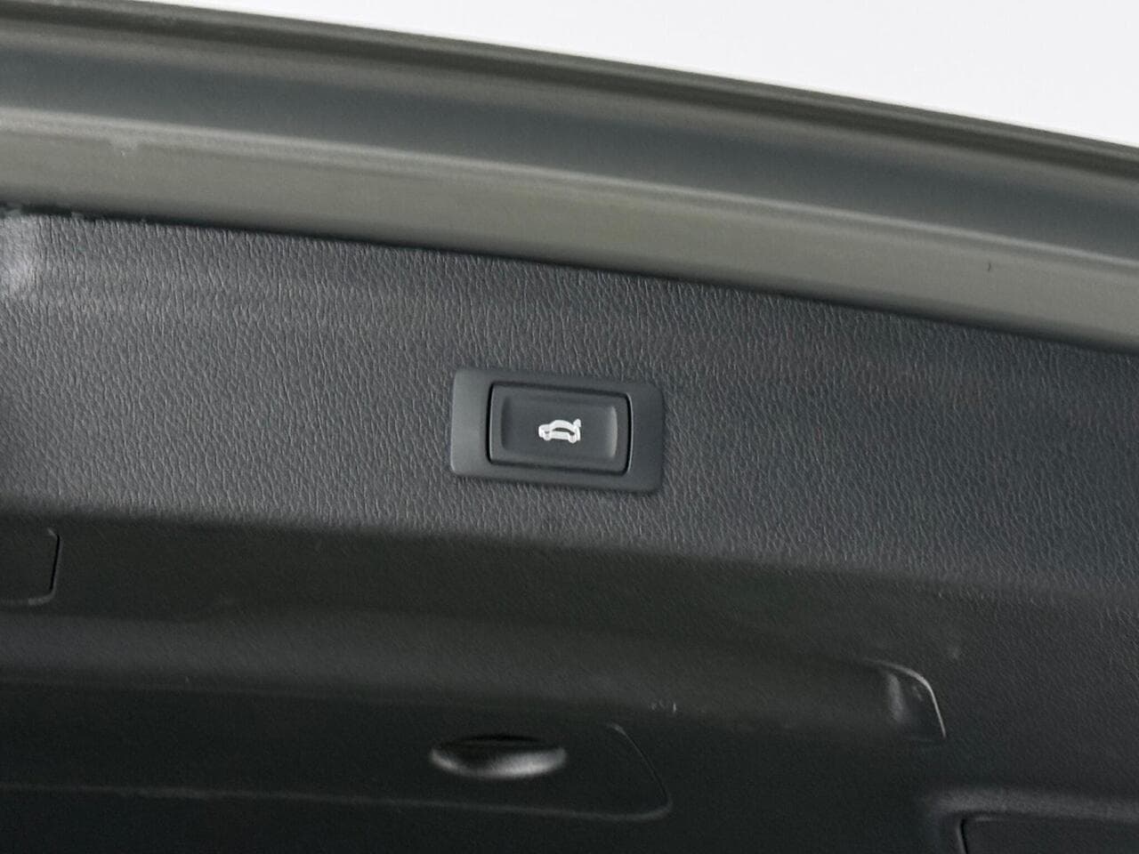 Audi Q3 thumbnail Misc Controls