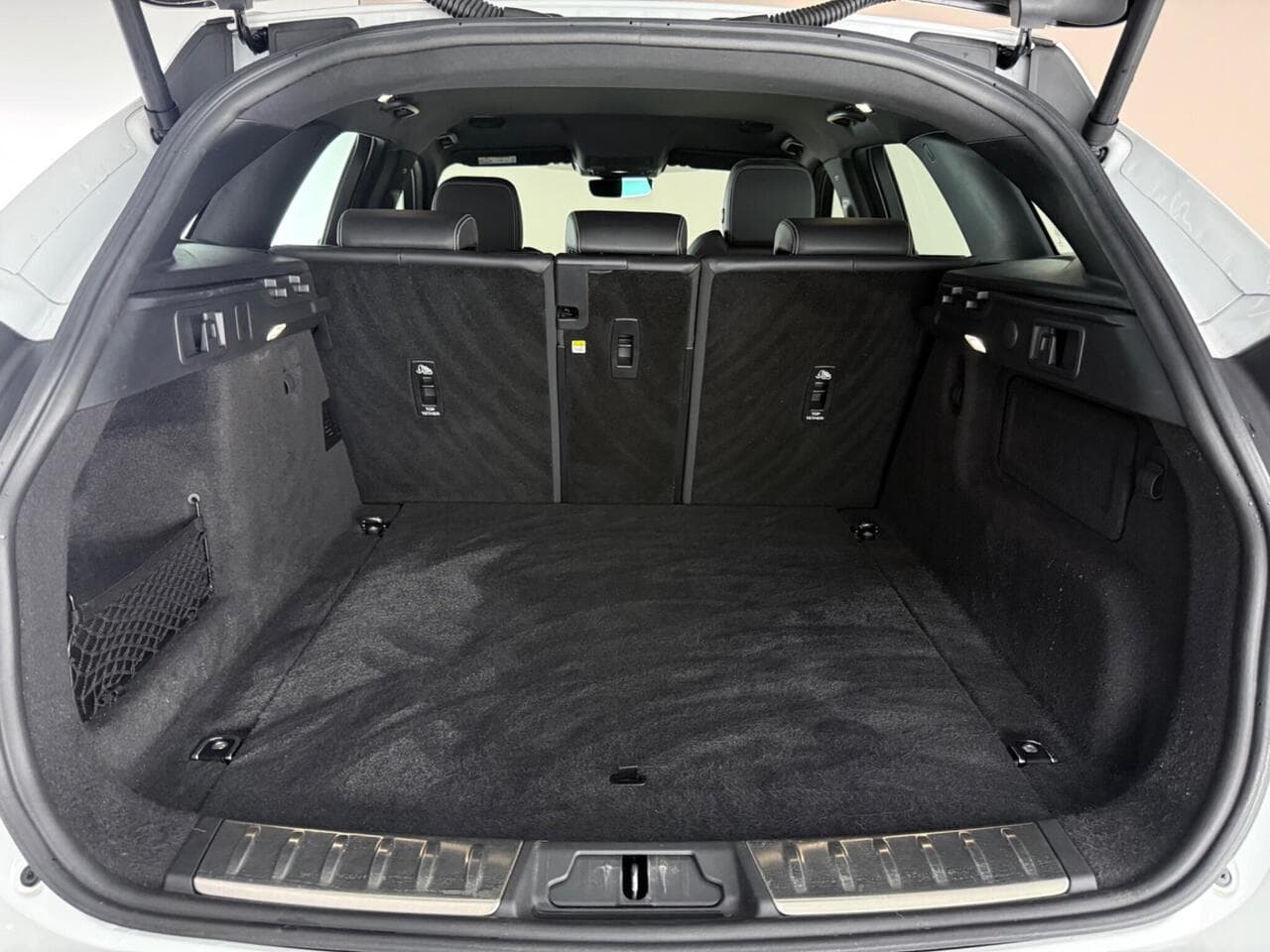 Jaguar F-PACE thumbnail Boot