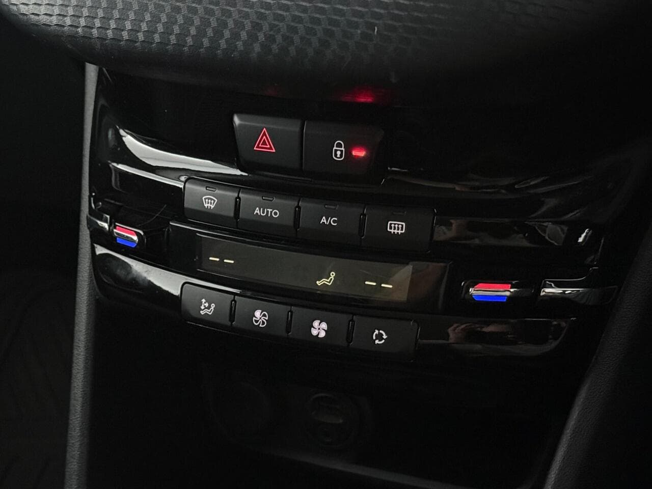 Peugeot 2008 thumbnail Misc Controls
