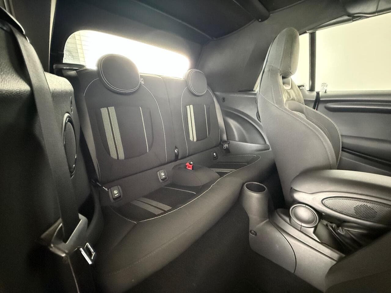 MINI Convertible thumbnail Seats Rear